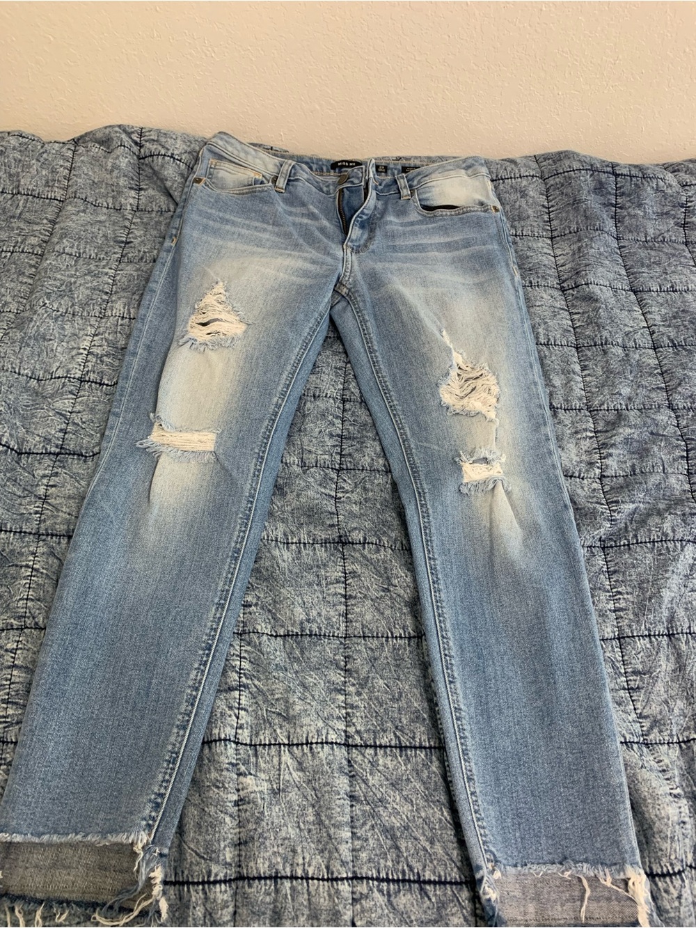 Light Wash Distressed Women’s Jeans miss me 29